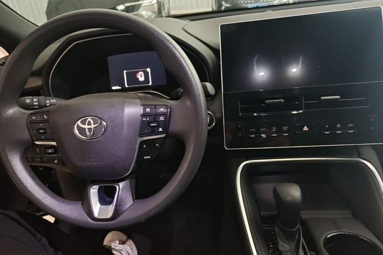Used Toyota Avalon 2024 2.0L Ambition Edition Center Console