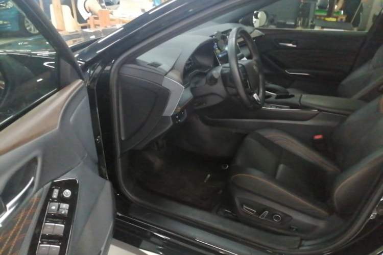 Used Toyota Avalon 2024 Dual-Motor 2.0L Luxury Edition Driver Seat