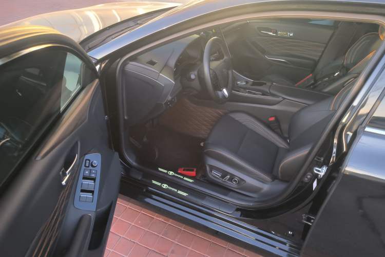 Used Toyota Avalon 2024 Dual-Motor 2.0L Luxury Edition Driver Seat