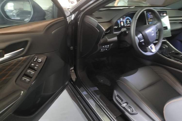 Used Toyota Avalon 2024 Dual-Motor 2.0L Premium Edition Driver Seat