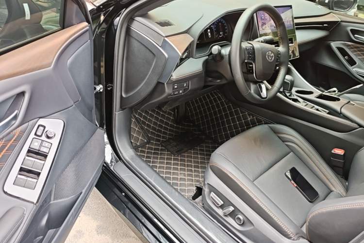 Used Toyota Avalon 2024 Dual-Motor 2.0L Luxury Edition Driver Seat