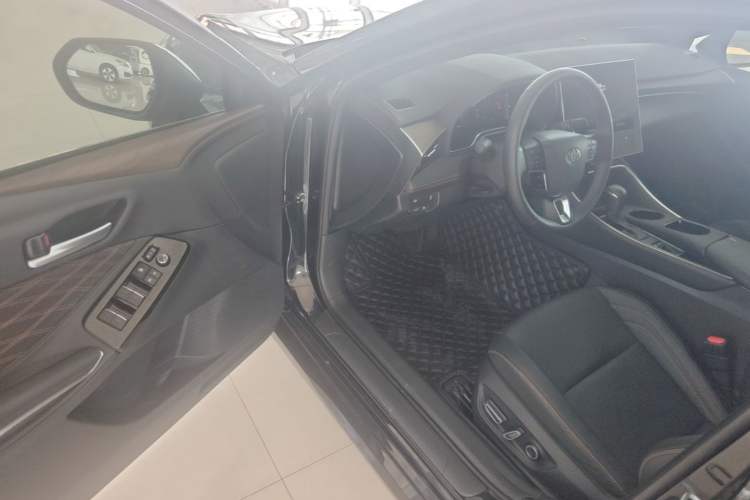 Used Toyota Avalon 2024 2.0L Premium Edition Driver Seat