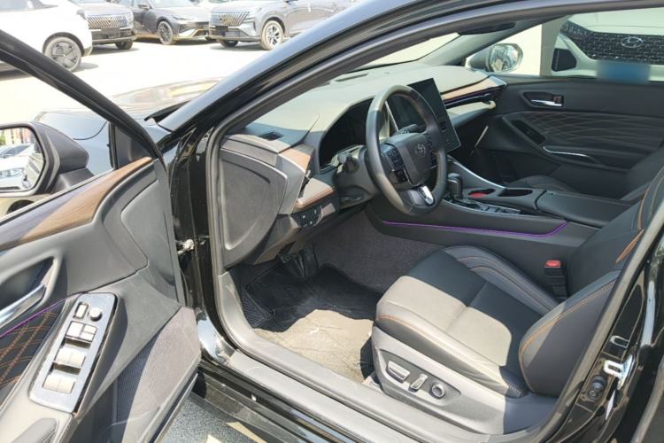 Used Toyota Avalon 2024 Dual-Motor 2.0L Premium Edition Driver Seat
