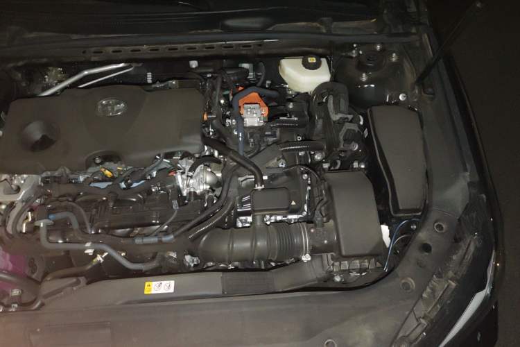 Used Toyota Avalon 2024 Dual-Engine 2.5L XLE Premium Edition Engine Bay Left