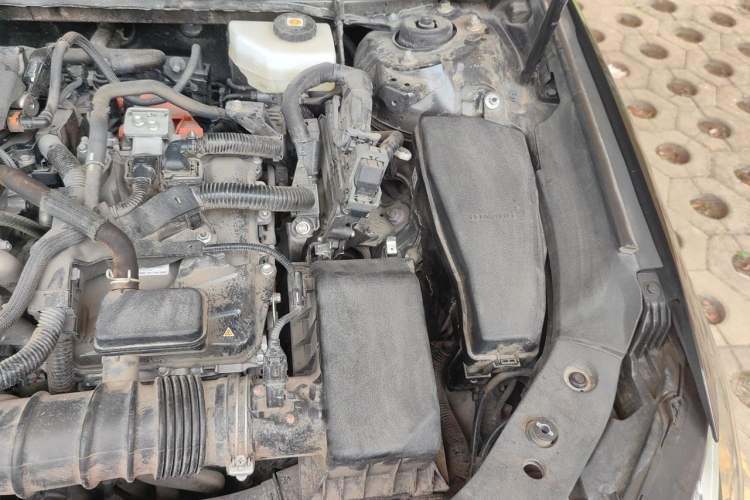 Used Toyota Avalon 2024 Dual-Engine 2.5L XLE Premium Edition Engine Bay Left