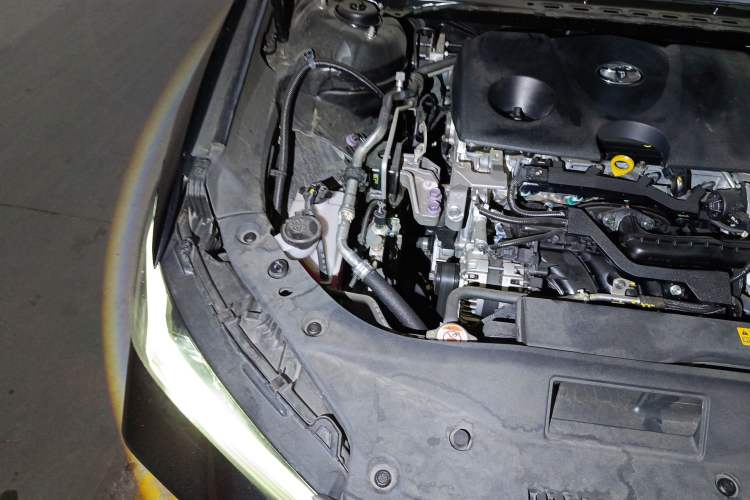 Used Toyota Avalon 2024 2.0L Luxury Edition Engine Bay Right