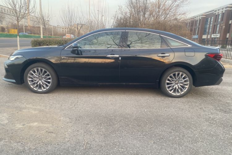 Used Toyota Avalon 2024 Dual-Engine 2.5L XLE Premium Edition Exterior 3