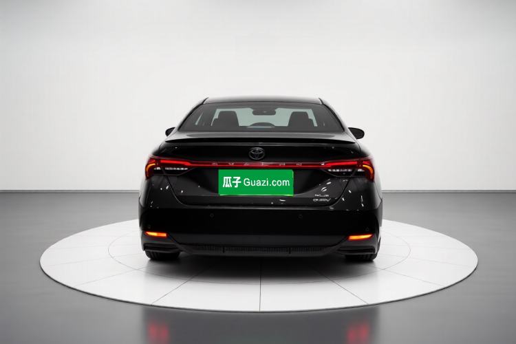 Used Toyota Avalon 2024 Dual-Engine 2.5L XLE Premium Edition Exterior 4