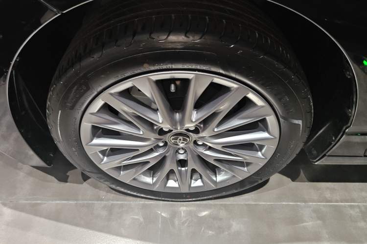 Used Toyota Avalon 2024 Dual-Motor 2.0L Luxury Edition Exterior 4