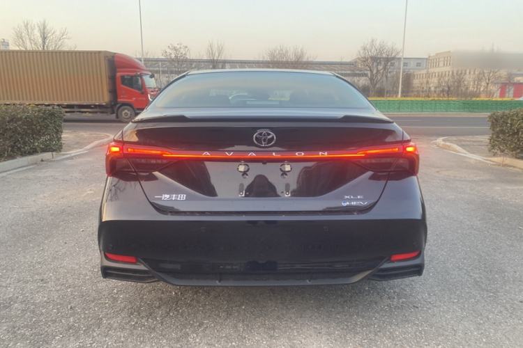 Used Toyota Avalon 2024 Dual-Engine 2.5L XLE Premium Edition Exterior 5