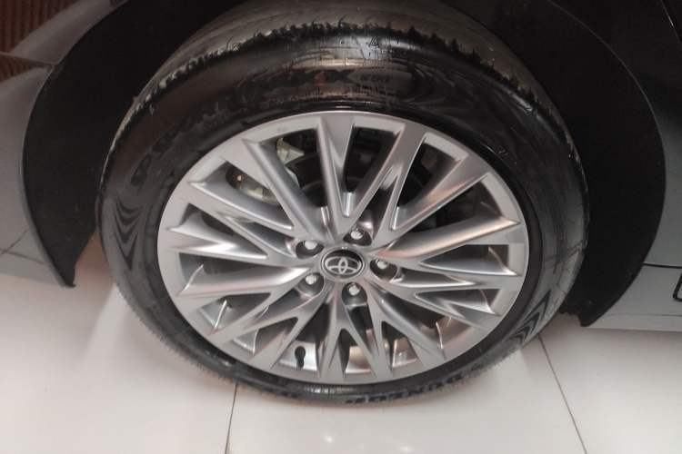 Used Toyota Avalon 2024 Dual-Motor 2.0L Premium Edition Exterior 5