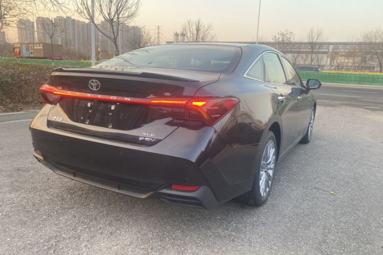 Used Toyota Avalon 2024 Dual-Engine 2.5L XLE Premium Edition Exterior 6