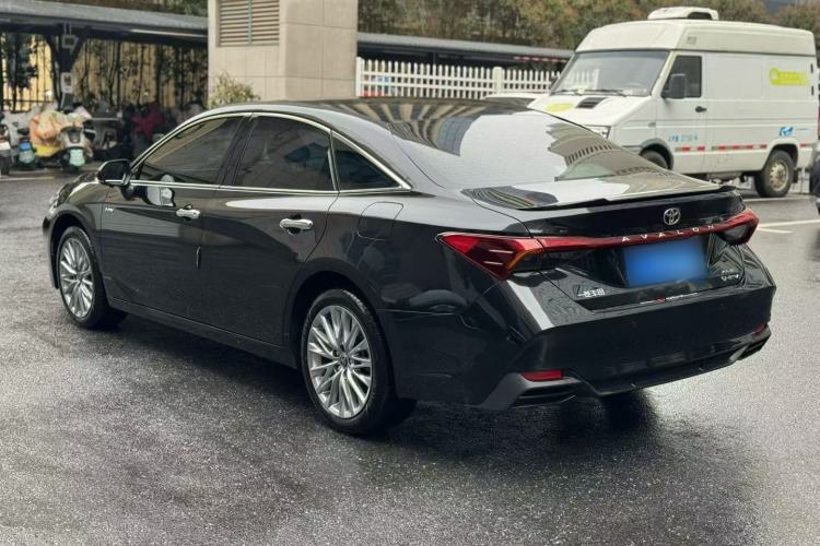 Used Toyota Avalon 2024 Dual-Engine 2.5L XLE Premium Edition Exterior 6