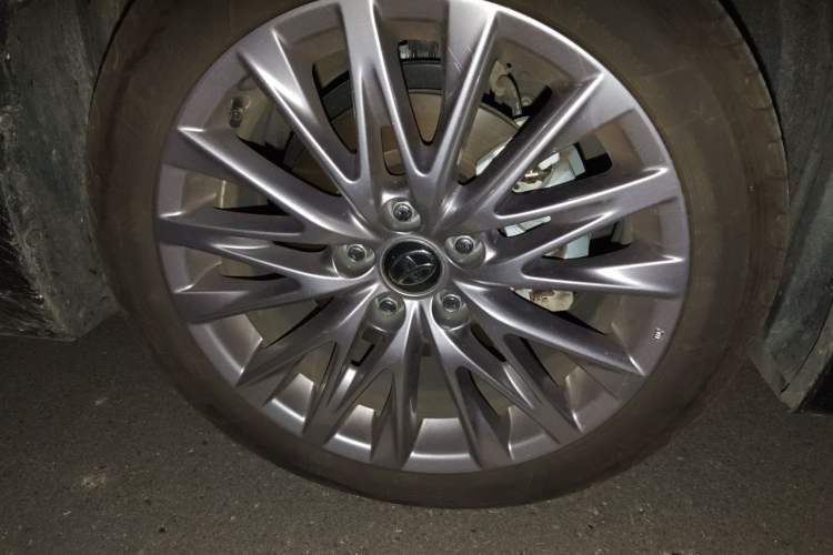 Used Toyota Avalon 2024 Dual-Engine 2.5L XLE Premium Edition Exterior 7