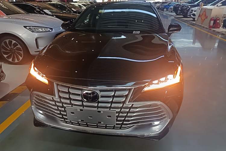 Used Toyota Avalon 2024 Dual-Motor 2.0L Luxury Edition Front
