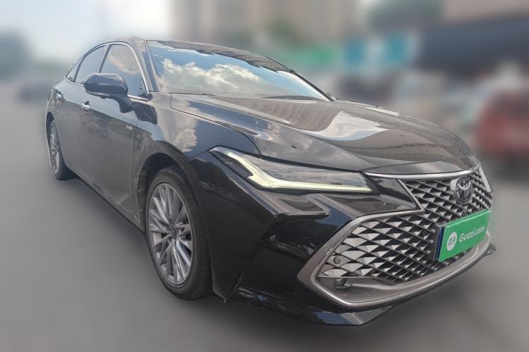 Used Toyota Avalon 2024 Dual-Engine 2.5L XLE Premium Edition Front Right 45 Deg