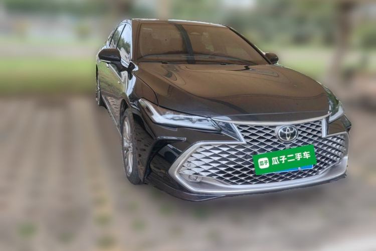 Used Toyota Avalon 2024 Dual-Engine 2.5L XLE Premium Edition Front Right 45 Deg