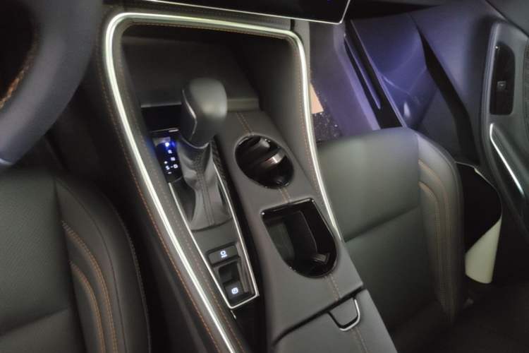 Used Toyota Avalon 2024 Dual-Motor 2.0L Premium Edition Gear Lever
