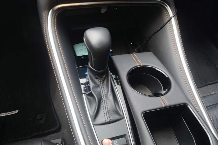 Used Toyota Avalon 2024 Dual-Motor 2.0L Premium Edition Gear Lever