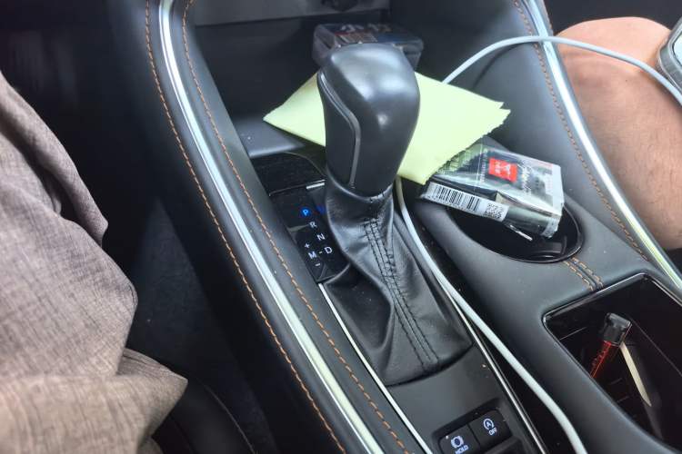 Used Toyota Avalon 2024 2.0L Premium Edition Gear Lever