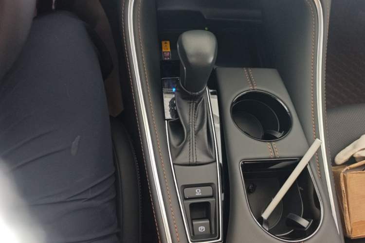 Used Toyota Avalon 2024 Dual-Motor 2.0L Luxury Edition Gear Lever