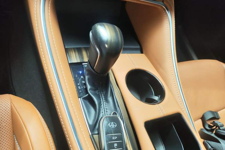 Used Toyota Avalon 2024 Dual-Motor 2.0L Premium Edition Gear Lever