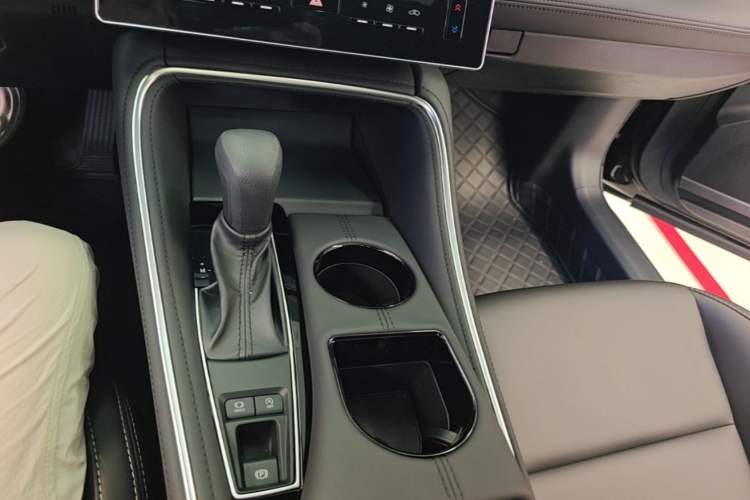 Used Toyota Avalon 2024 2.0L Premium Edition Gear Lever
