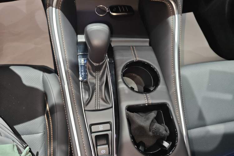 Used Toyota Avalon 2024 Dual-Motor 2.0L Luxury Edition Gear Lever