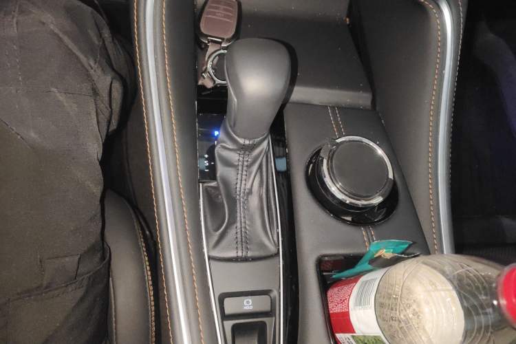 Used Toyota Avalon 2024 Dual-Motor 2.0L Premium Edition Gear Lever