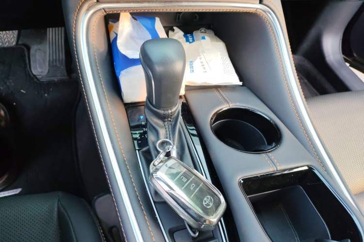 Used Toyota Avalon 2024 Dual-Motor 2.0L Premium Edition Gear Lever