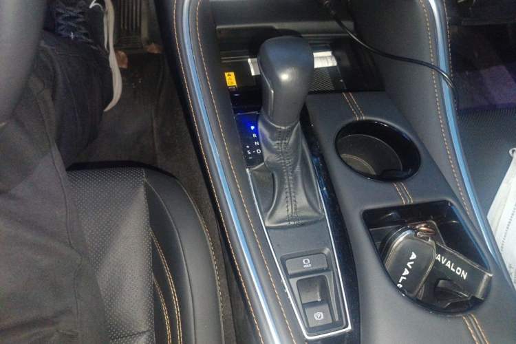 Used Toyota Avalon 2024 Dual-Motor 2.0L Premium Edition Gear Lever