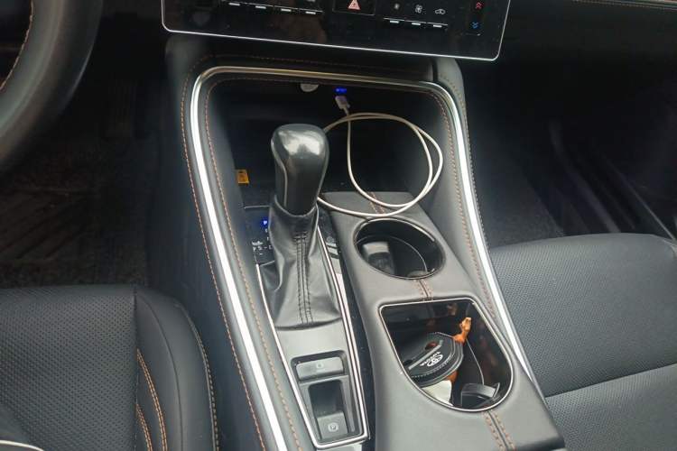 Used Toyota Avalon 2024 Dual-Motor 2.0L Premium Edition Gear Lever