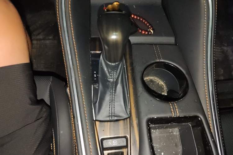 Used Toyota Avalon 2024 Dual-Motor 2.0L Luxury Edition Gear Lever