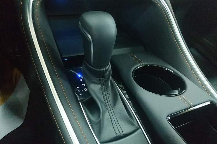 Used Toyota Avalon 2024 Dual-Engine 2.5L XLE Premium Edition Gear Lever