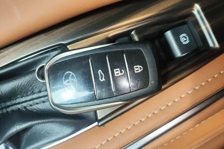 Used Toyota Avalon 2024 Dual-Motor 2.0L Premium Edition Interior 1