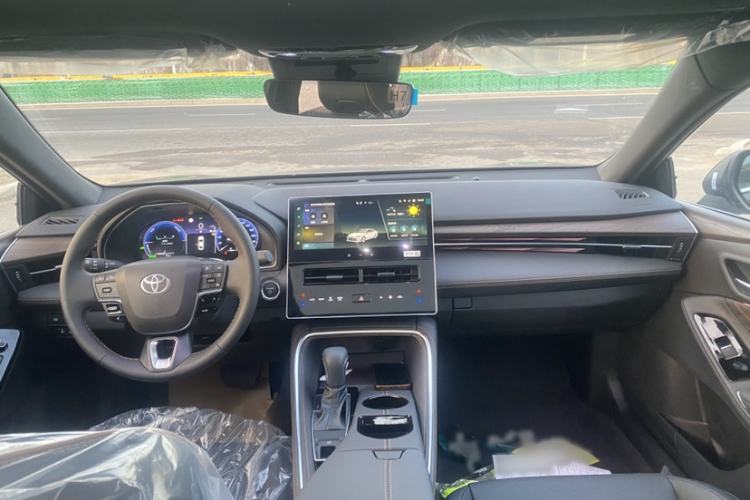 Used Toyota Avalon 2024 Dual-Engine 2.5L XLE Premium Edition Interior 1