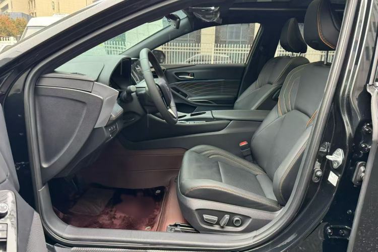 Used Toyota Avalon 2024 Dual-Engine 2.5L XLE Premium Edition Interior 1