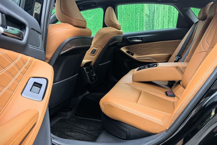 Used Toyota Avalon 2024 Dual-Motor 2.0L Luxury Edition Interior 2