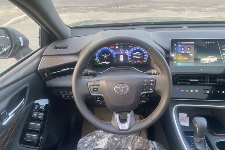 Used Toyota Avalon 2024 Dual-Engine 2.5L XLE Premium Edition Interior 2