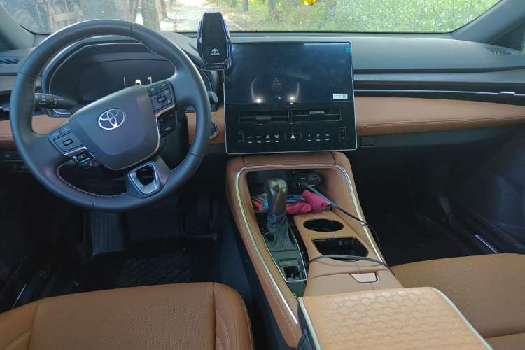 Used Toyota Avalon 2024 Dual-Motor 2.0L Luxury Edition Interior 2