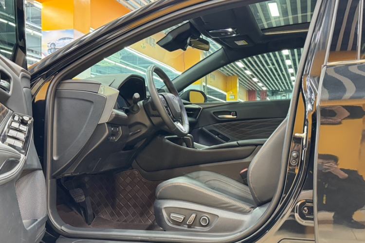 Used Toyota Avalon 2024 Dual-Motor 2.0L Luxury Edition Interior 3