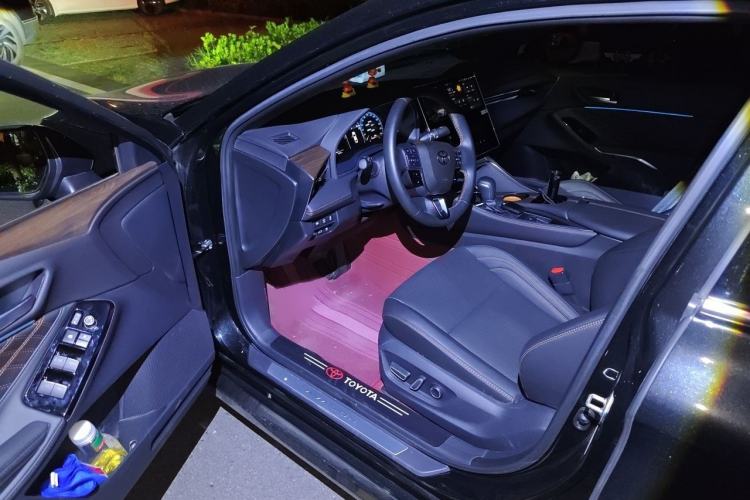Used Toyota Avalon 2024 Dual-Engine 2.5L XLE Premium Edition Interior 3