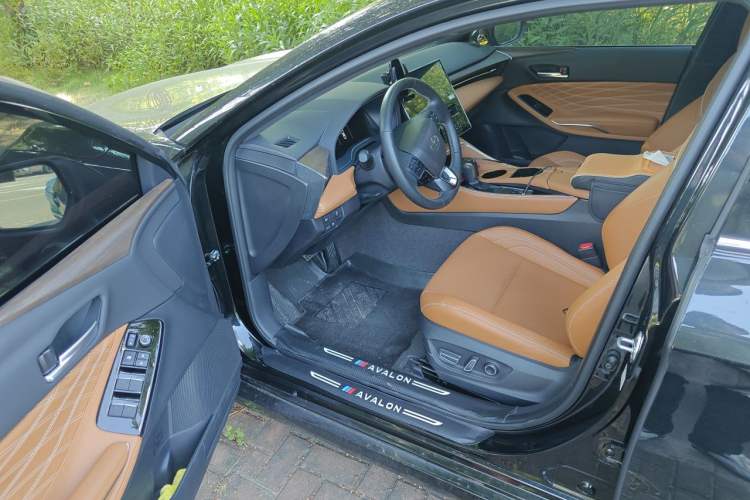 Used Toyota Avalon 2024 Dual-Motor 2.0L Luxury Edition Interior 3