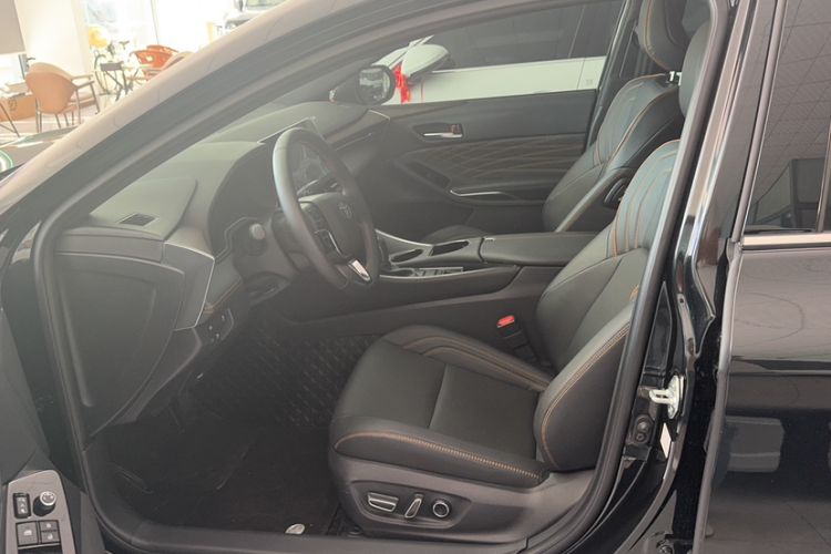 Used Toyota Avalon 2024 2.0L Premium Edition Interior 4