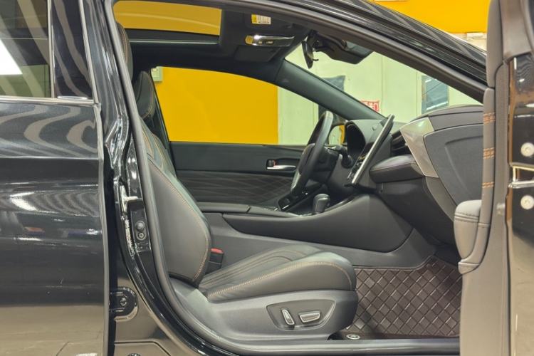 Used Toyota Avalon 2024 Dual-Motor 2.0L Luxury Edition Interior 4