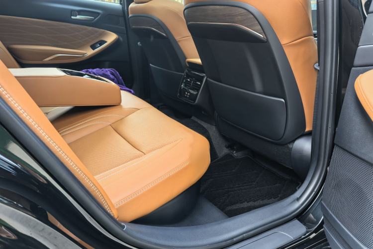 Used Toyota Avalon 2024 Dual-Motor 2.0L Luxury Edition Interior 4