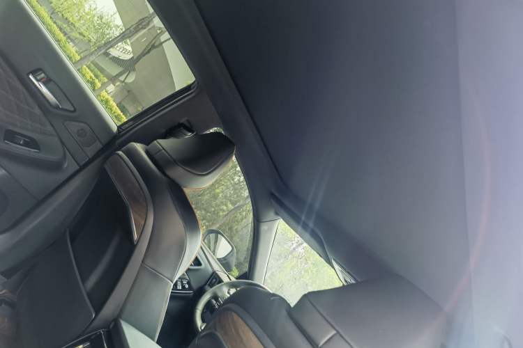 Used Toyota Avalon 2024 Dual-Motor 2.0L Luxury Edition Interior 4