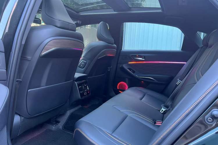 Used Toyota Avalon 2024 Dual-Motor 2.0L Luxury Edition Interior 4