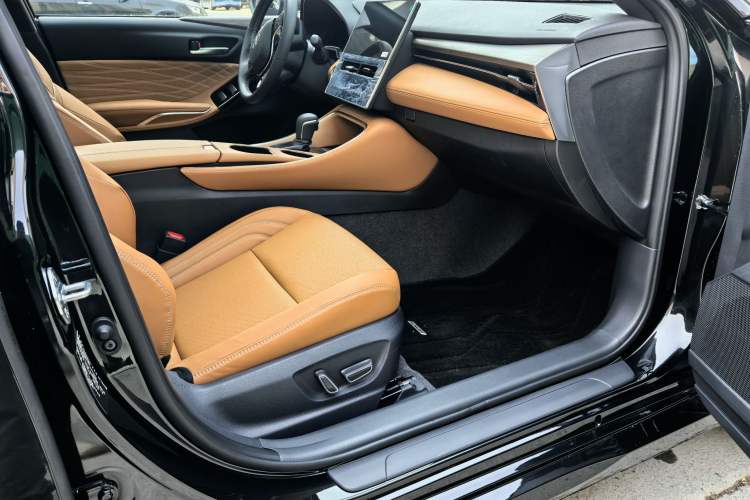 Used Toyota Avalon 2024 Dual-Motor 2.0L Luxury Edition Interior 5