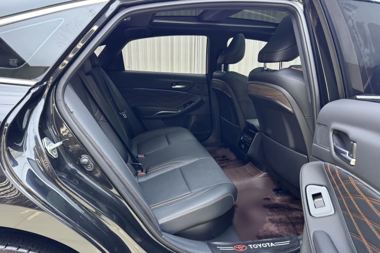 Used Toyota Avalon 2024 Dual-Engine 2.5L XLE Premium Edition Interior 5